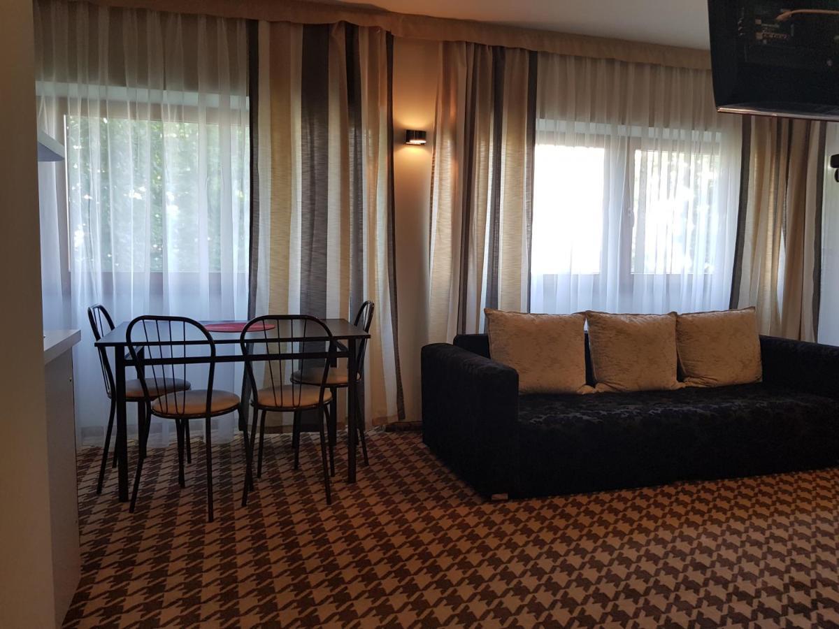 Apartament W Hotelu Sand โควอบเซก ภายนอก รูปภาพ