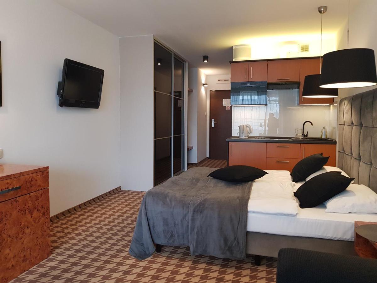 Apartament W Hotelu Sand โควอบเซก ภายนอก รูปภาพ