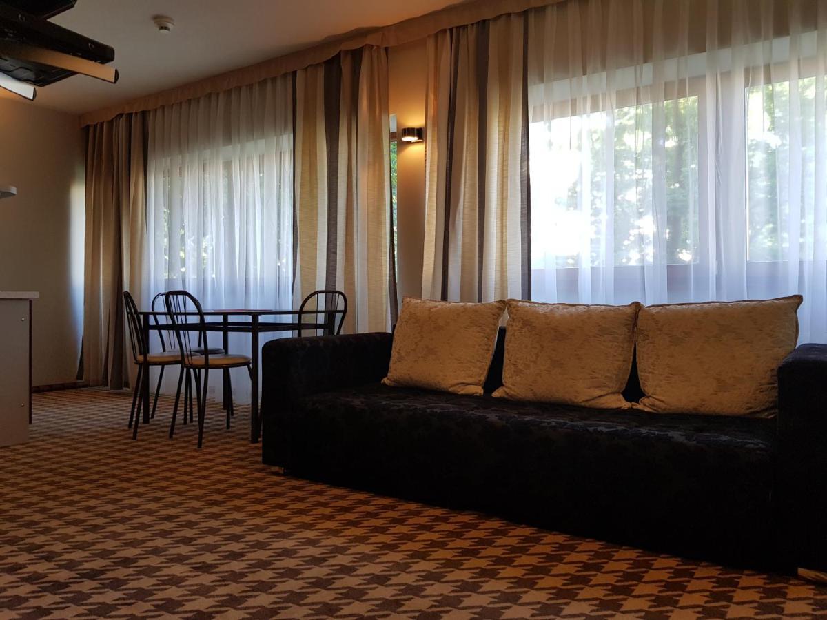 Apartament W Hotelu Sand โควอบเซก ภายนอก รูปภาพ
