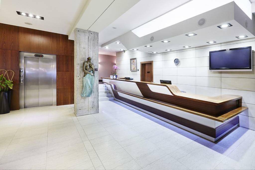 Apartament W Hotelu Sand โควอบเซก ภายนอก รูปภาพ